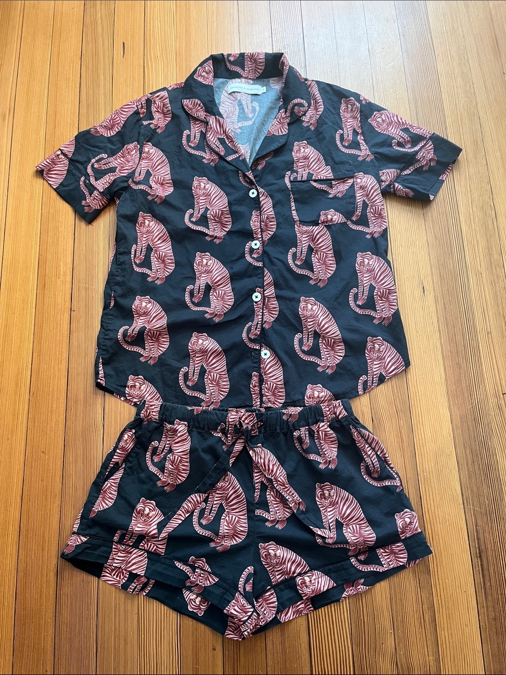 Desmond & Dempsey 100% cotton tiger pajama set